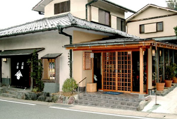 Kimono Kuroudo Kamakura shop exterior