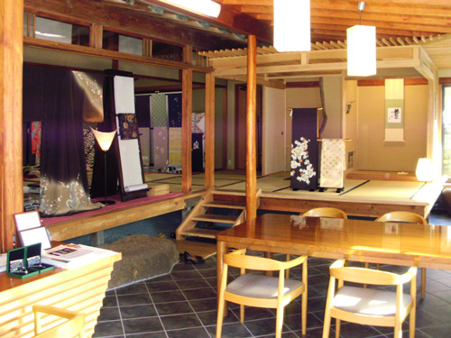 kimono kuroudo miyamoto shop interior